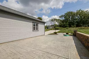 466 Bleeker St, Delafield, WI 53018 - Photo 42