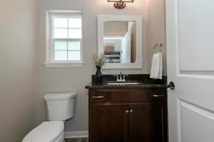 466 Bleeker St, Delafield, WI 53018 - Photo 24