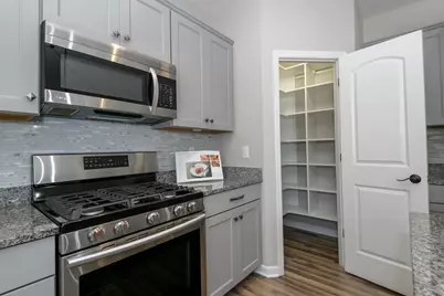 466  Bleeker St, Delafield, WI 53018 - Photo 20
