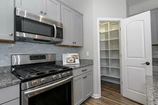 466 Bleeker St, Delafield, WI 53018 - Photo 20