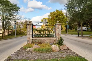 466 Bleeker St, Delafield, WI 53018 - Photo 50
