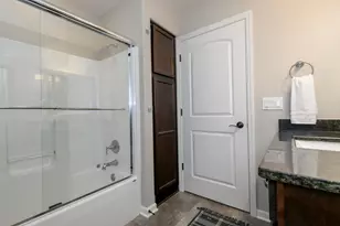 466 Bleeker St, Delafield, WI 53018 - Photo 36