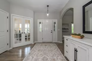 466 Bleeker St, Delafield, WI 53018 - Photo 6