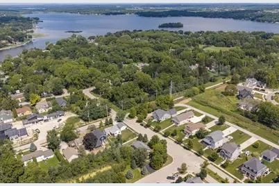466  Bleeker St, Delafield, WI 53018 - Photo 4