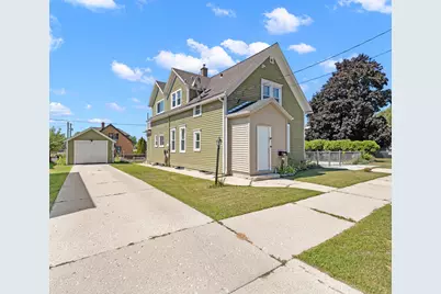 1030 S 25th St, Manitowoc, WI 54220 - Photo 2
