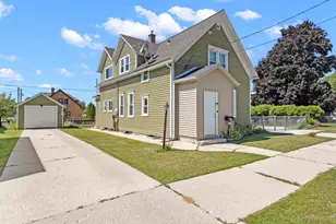 1030 S 25th St, Manitowoc, WI 54220 - Photo 2