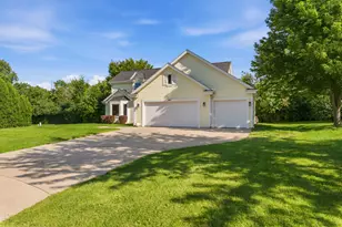 4370 W Carmel Dr, Franklin, WI 53132 - Photo 38