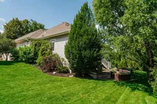 W188N4970 Red Crown Trail, Menomonee Falls, WI 53051 - Photo 44