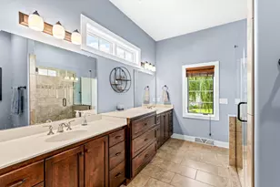 W188N4970 Red Crown Trail, Menomonee Falls, WI 53051 - Photo 24