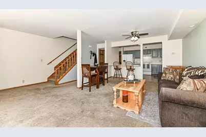 1352  Meadowcreek Dr #F, Pewaukee, WI 53702 - Photo 10