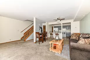 1352 Meadowcreek Dr, Pewaukee, WI 53702 - Photo 10