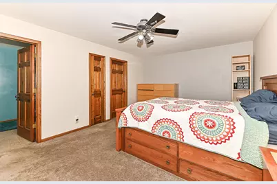 1352  Meadowcreek Dr #F, Pewaukee, WI 53702 - Photo 16