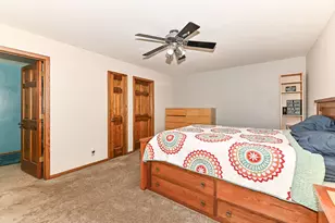 1352 Meadowcreek Dr, Pewaukee, WI 53702 - Photo 16