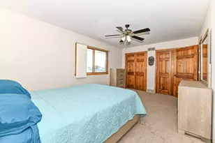 1352 Meadowcreek Dr, Pewaukee, WI 53702 - Photo 20
