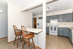 1352 Meadowcreek Dr, Pewaukee, WI 53702 - Photo 8