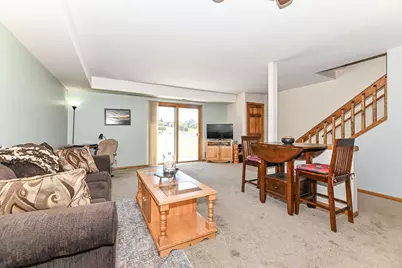 1352  Meadowcreek Dr #F, Pewaukee, WI 53072 - Photo 8