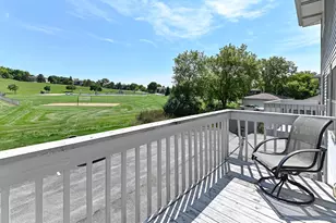 1352 Meadowcreek Dr, Pewaukee, WI 53072 - Photo 12