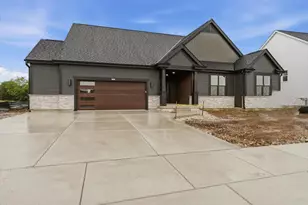 1322 Scotsland Ln, Oconomowoc, WI 53066 - Photo 2