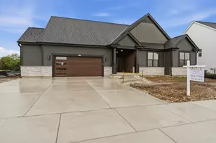 1322 Scotsland Ln, Oconomowoc, WI 53066 - Photo 2