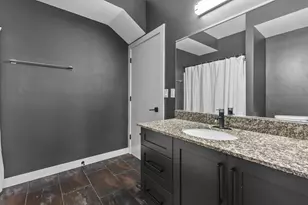 2121 S Kinnickinnic Ave, Milwaukee, WI 53207 - Photo 12