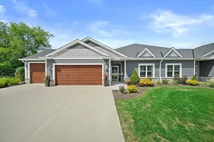147 Phantom Lk Ct, Mukwonago, WI 53149 - Photo 1