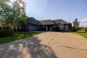 8530 W Woodfield Ct, Franklin, WI 53132 - Photo 30