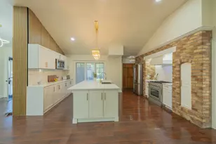 8530 W Woodfield Ct, Franklin, WI 53132 - Photo 14