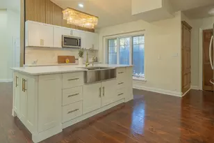 8530 W Woodfield Ct, Franklin, WI 53132 - Photo 16