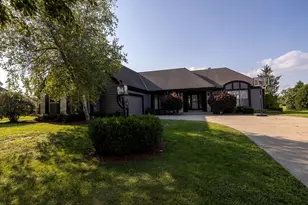 8530 W Woodfield Ct, Franklin, WI 53132 - Photo 28