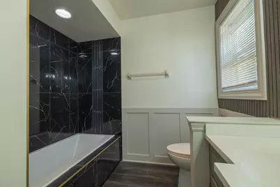 8530 W Woodfield Ct, Franklin, WI 53132 - Photo 6