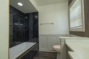 8530 W Woodfield Ct, Franklin, WI 53132 - Photo 6