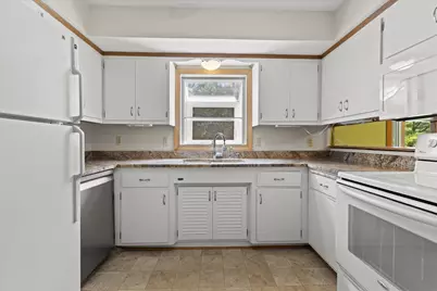 2310  Guinevere Dr, Brookfield, WI 53045 - Photo 10