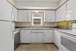 2310 Guinevere Dr, Brookfield, WI 53045 - Photo 10