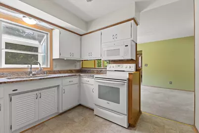 2310  Guinevere Dr, Brookfield, WI 53045 - Photo 12