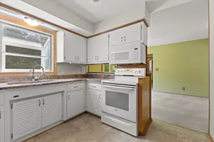 2310 Guinevere Dr, Brookfield, WI 53045 - Photo 12