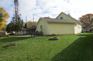 1118 River Dr, Watertown, WI 53094 - Photo 8