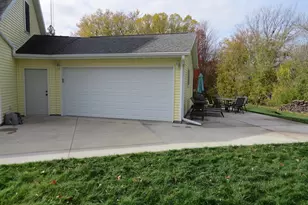 1118 River Dr, Watertown, WI 53094 - Photo 4