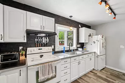 10529 W Villard Ave, Milwaukee, WI 53225 - Photo 12