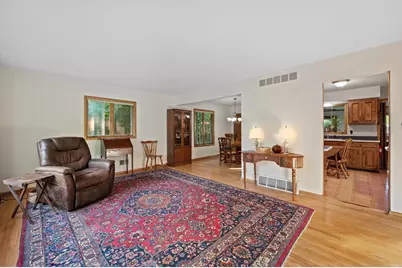 5788 N Milwaukee River Pkwy, Glendale, WI 53209 - Photo 2