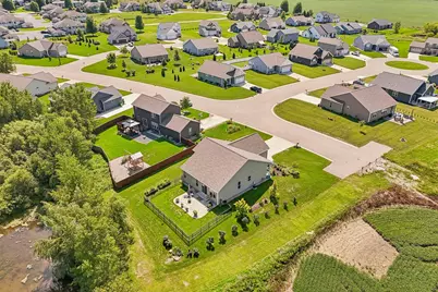 2123  Summerset Dr, Racine, WI 53406 - Photo 36