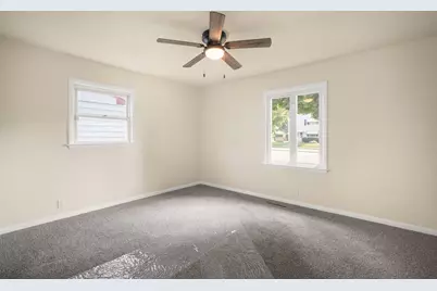 3211 S 68th St, Milwaukee, WI 53219 - Photo 10