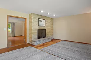 1940 S Parkwood Ln, New Berlin, WI 53151 - Photo 6