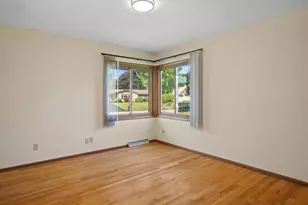 1940 S Parkwood Ln, New Berlin, WI 53151 - Photo 14