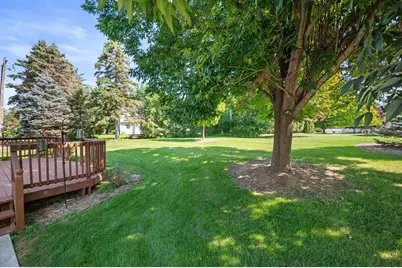 1940 S Park Wood Ln, New Berlin, WI 53151 - Photo 32