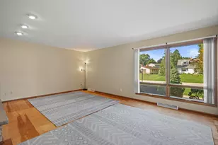 1940 S Parkwood Ln, New Berlin, WI 53151 - Photo 8
