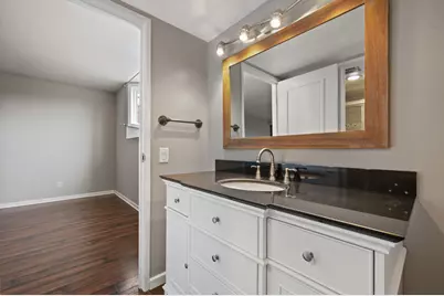 425 W Willow Ct #222, Fox Point, WI 53217 - Photo 4