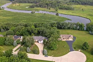 S94W23620 Kunzendorf Ct, Vernon, WI 53103 - Photo 2