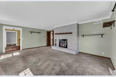 7  Sprucewood Ct, Racine, WI 53402 - Photo 8