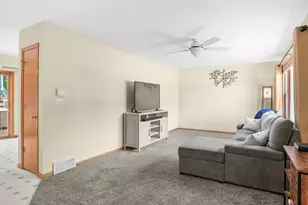N6275 Woodland Meadows Dr, Sheboygan, WI 53083 - Photo 4