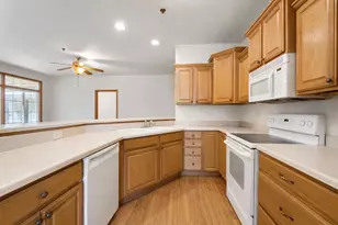 17835 W Radam Dr, New Berlin, WI 53146 - Photo 4